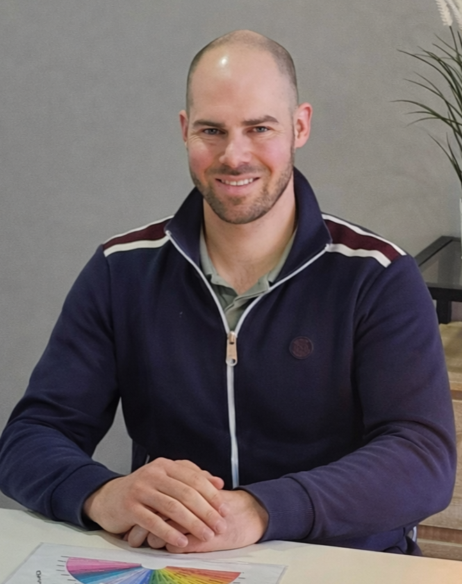 Romain Bonnet - Guérisseur d'âme,<br />
Maître praticien Reiki<br />
et Rebouteux